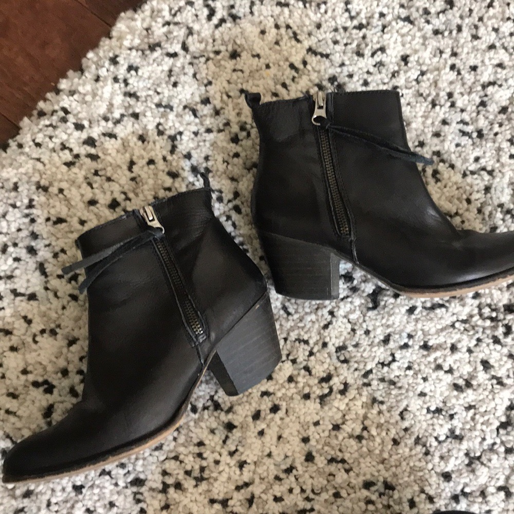 Heart Throb black ankle boots Made in Spain